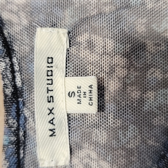 Max Studio Size S, Black with Blue Floral Pattern Mesh, Lined Babydoll Style Top - Picture 10 of 11